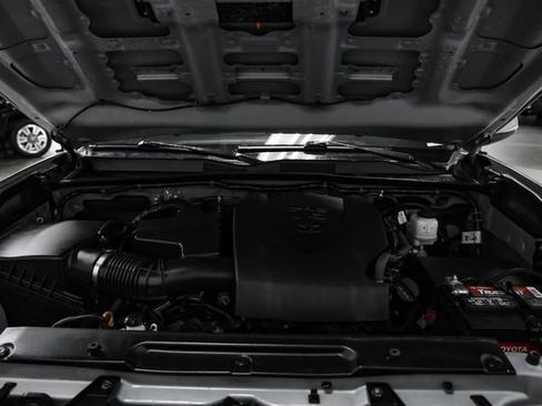 Used 2021 Toyota Tacoma TRD Sport AWD/4WD image 46