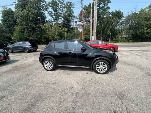 Used 2016 Nissan Juke S FWD image 9