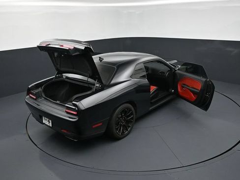 Used 2015 Dodge Challenger SRT w/ Technology Group RWD image 29