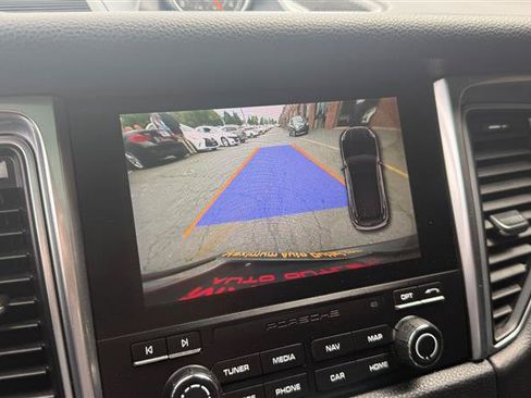 Used 2018 Porsche Macan AWD/4WD image 32