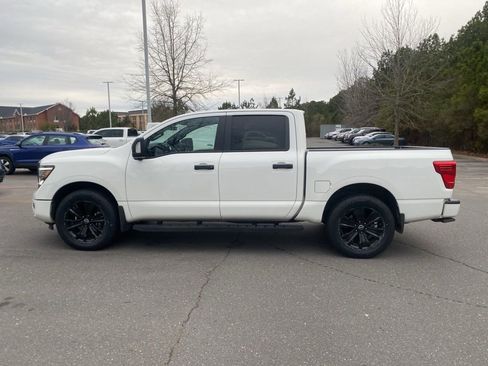 Used 2024 Nissan Titan SV w/ SV Convenience Package image 8