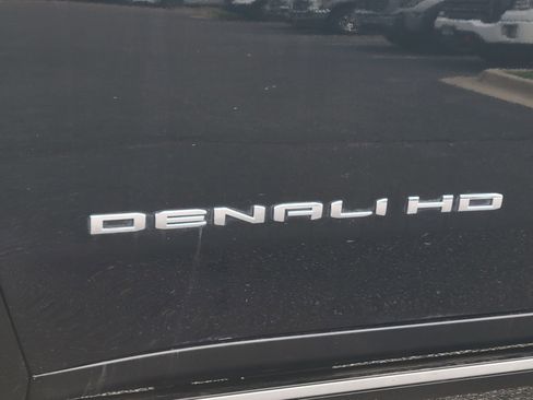 Used 2023 GMC Sierra 2500 Denali w/ Denali Black Diamond Edition AWD/4WD image 14