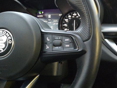 Used 2022 Alfa Romeo Stelvio Veloce image 33