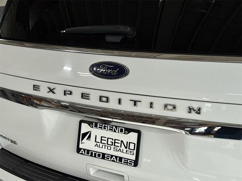 Used 2023 Ford Expedition Limited image 11