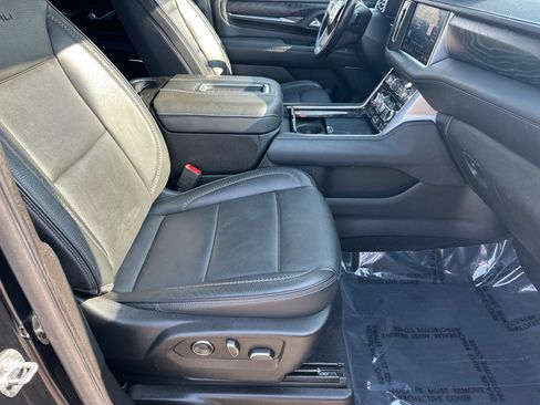 Used 2021 GMC Yukon Denali w/ LPO, Illumination Package image 13