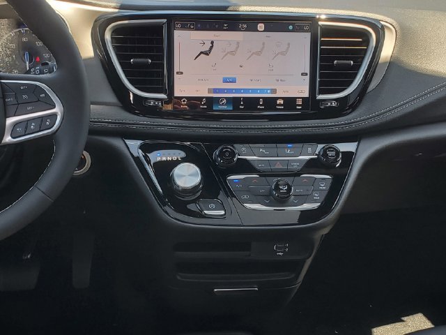 New 2027 Chrysler Pacifica Select w/ Family Tech Group AWD/4WD image 17