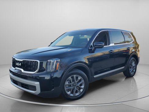 Used 2023 Kia Telluride LX image 2