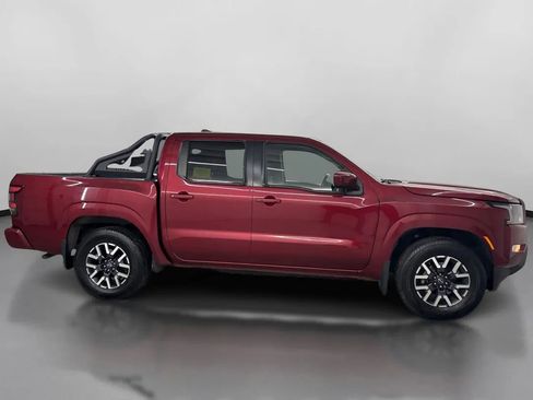 Used 2022 Nissan Frontier SV image 11