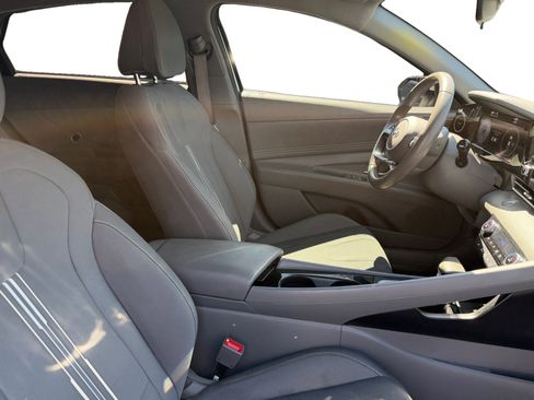 Used 2022 Hyundai Elantra SEL w/ Convenience Package FWD image 15