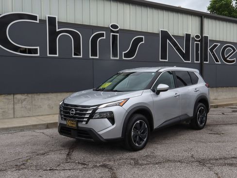 Used 2025 Nissan Rogue SV AWD/4WD image 1