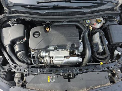 Used 2018 Chevrolet Cruze LS image 16