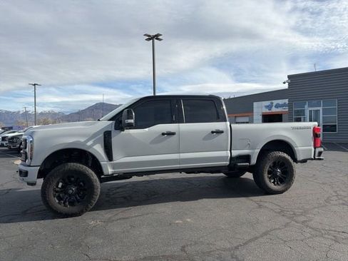 Used 2024 Ford F350 Platinum w/ Tremor Off-Road Package AWD/4WD image 10