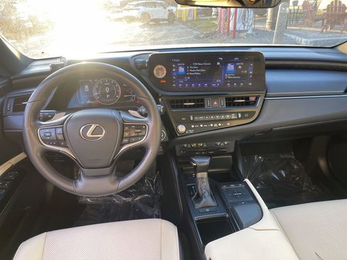 Used 2022 Lexus ES 250 w/ Premium Package image 11