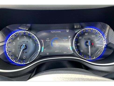 Used 2022 Chrysler Pacifica Touring-L w/ Uconnect Theater Family Group AWD/4WD image 11