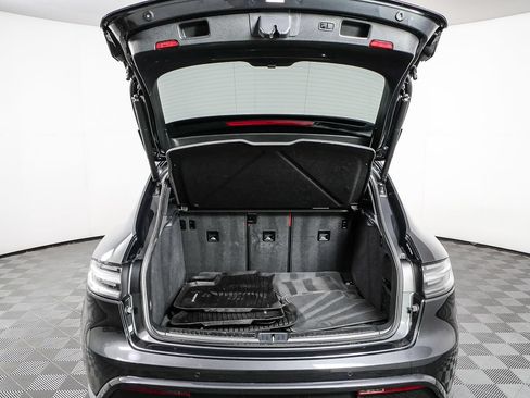 Certified 2023 Porsche Macan GTS AWD/4WD image 32