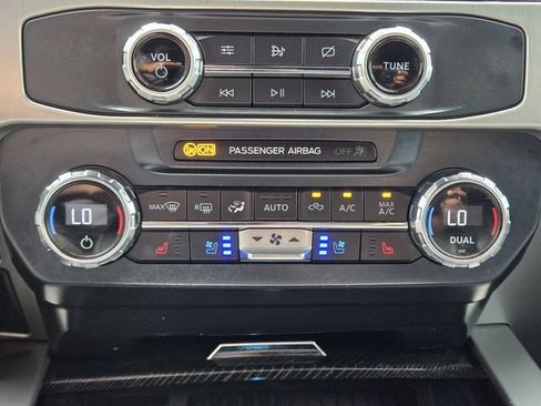 Certified 2022 Ford F250 Platinum w/ FX4 Off-Road Package AWD/4WD image 18