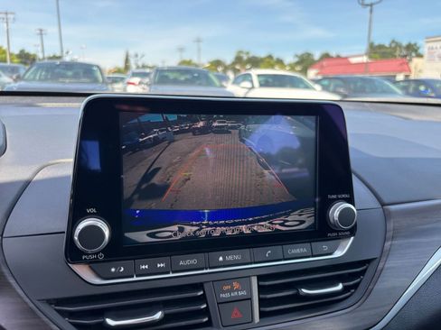 Used 2025 Nissan Altima 2.5 SV FWD image 23