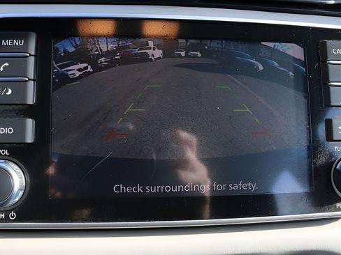 Used 2020 Nissan Versa SV image 10