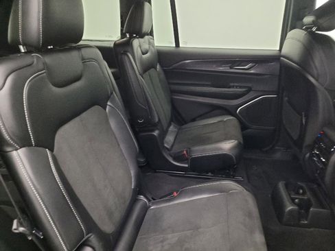 Used 2021 Jeep Grand Cherokee L Laredo image 19