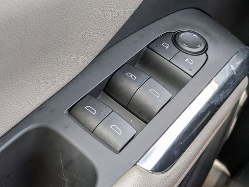 Certified 2025 Chevrolet Traverse LT FWD image 39