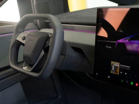 Used 2024 Tesla Cybertruck Cyberbeast AWD/4WD image 27