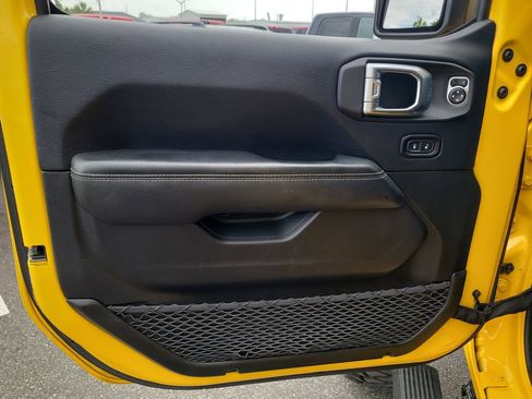 Certified 2019 Jeep Wrangler Unlimited Sahara AWD/4WD image 16