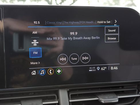 Used 2024 Chevrolet Trax RS w/ Sunroof Package image 18