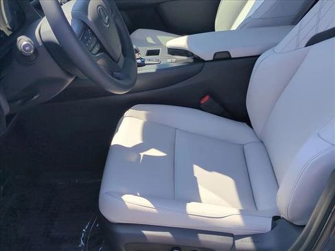 New 2026 Lexus UX 300h FWD image 4