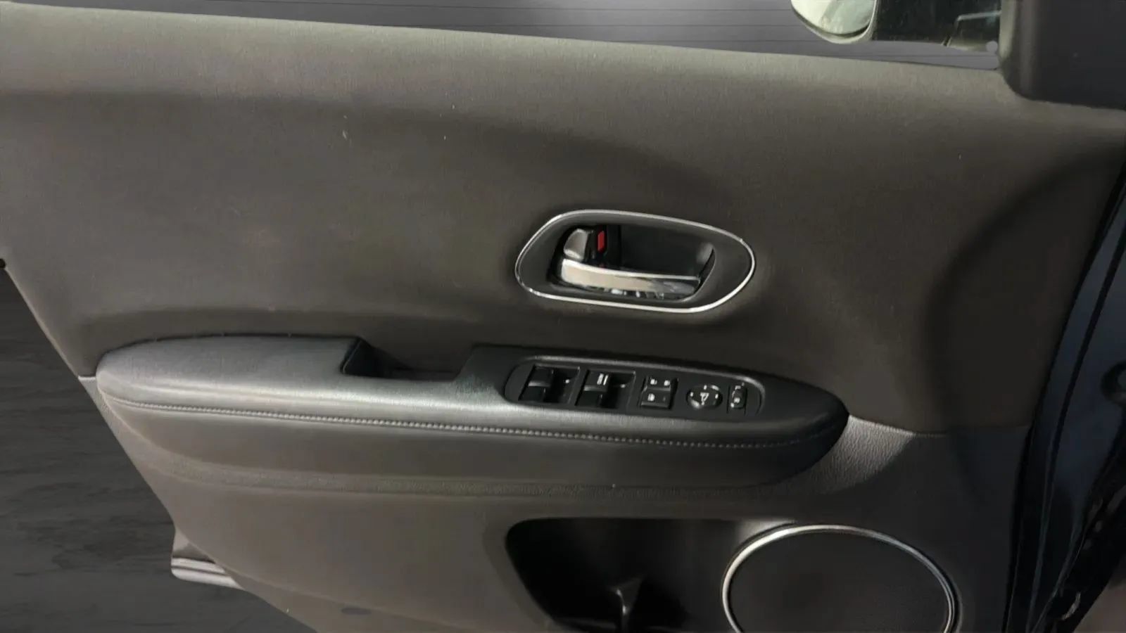 Used 2018 Honda HR-V EX image 19