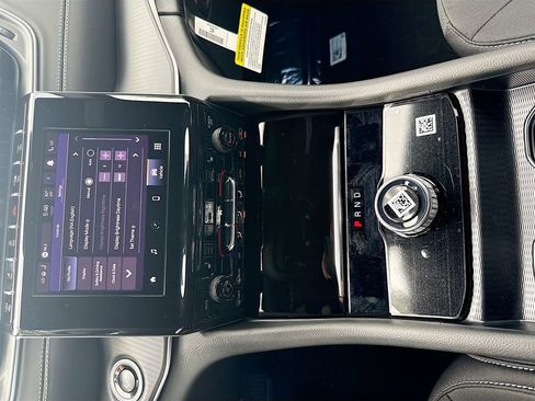 New 2025 Jeep Grand Cherokee Laredo w/ Luxury Tech Group I RWD image 21