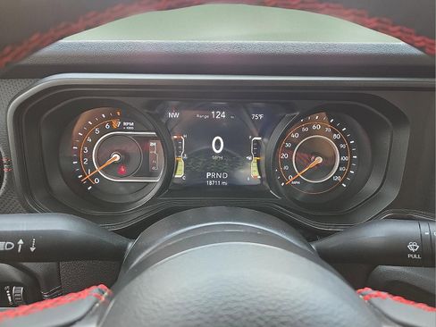 Used 2024 Jeep Gladiator Rubicon w/ Technology Group AWD/4WD image 23