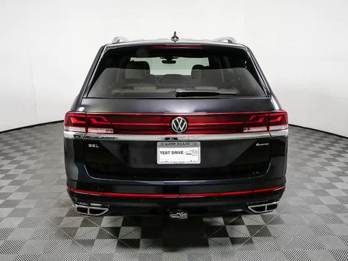 Certified 2024 Volkswagen Atlas SEL Premium R-Line AWD/4WD image 31