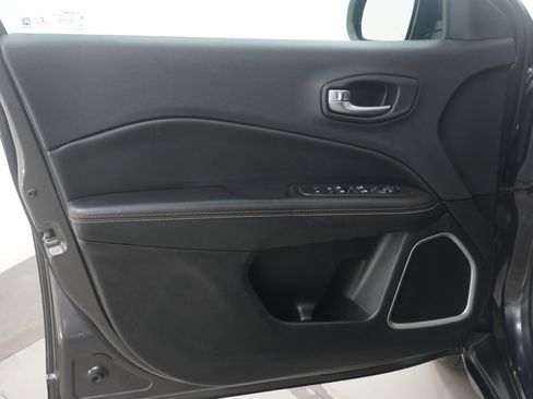 Used 2018 Jeep Compass Latitude w/ Popular Equipment Group AWD/4WD image 21