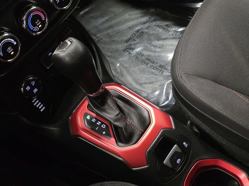 Used 2016 Jeep Renegade Trailhawk AWD/4WD image 35