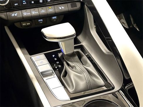 Used 2023 Hyundai Elantra Limited image 17