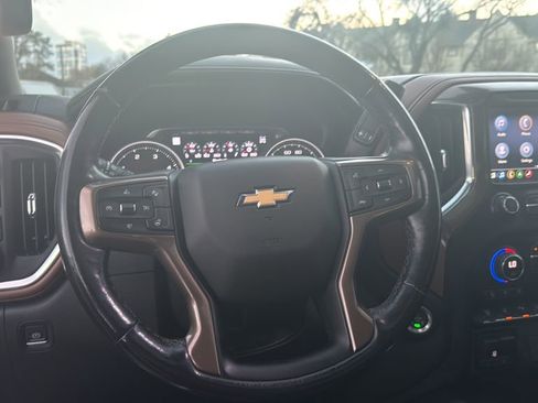 Used 2022 Chevrolet Silverado 2500 High Country w/ Technology Package image 14