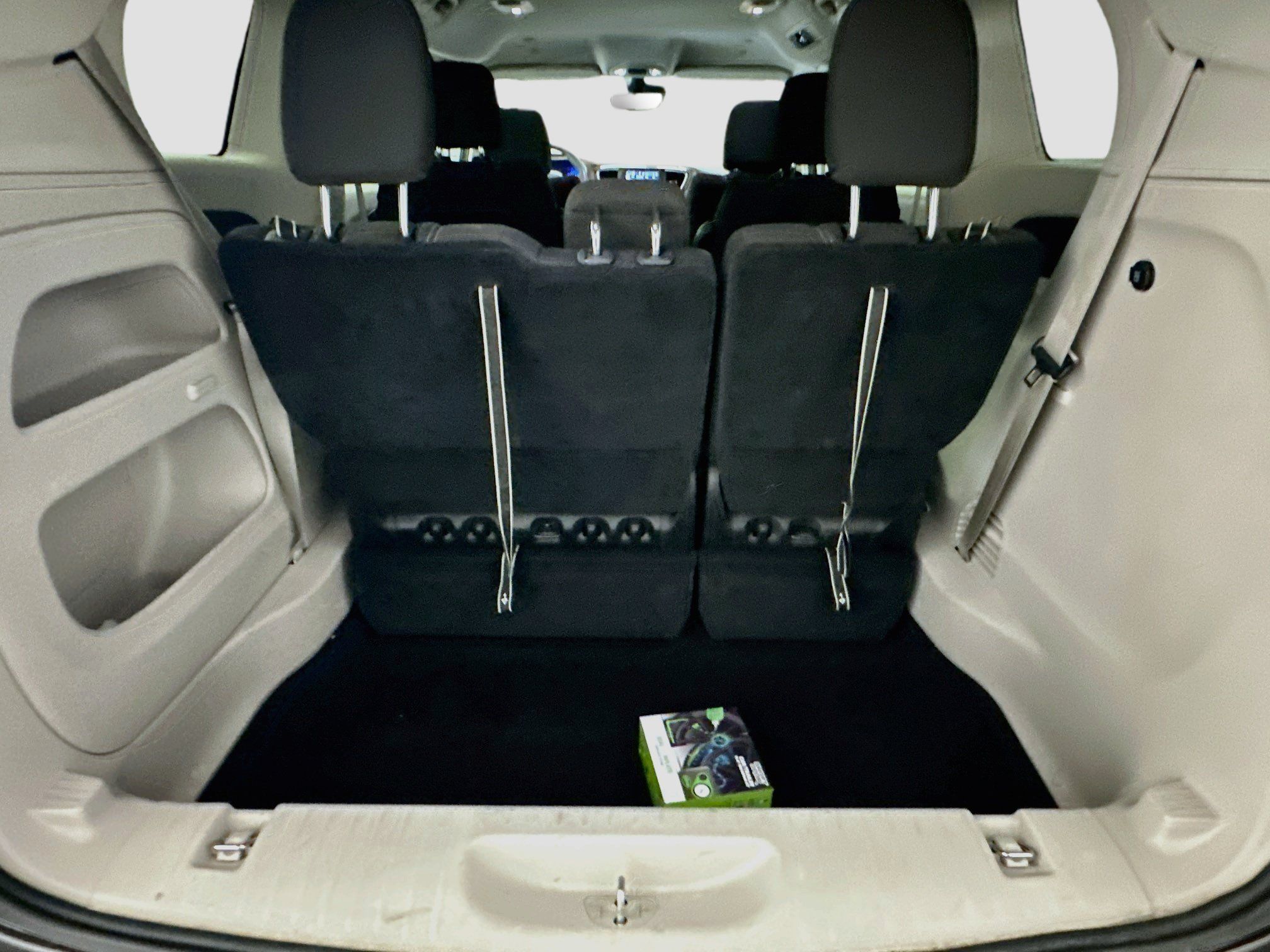 Used 2023 Chrysler Voyager LX FWD image 30
