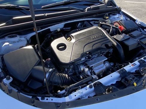 Used 2022 Chevrolet Malibu RS image 31