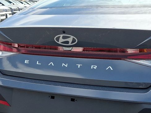 New 2026 Hyundai Elantra SE FWD image 5