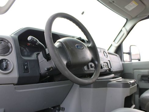 Used 2015 Ford E-350 and Econoline 350 Super Duty image 18