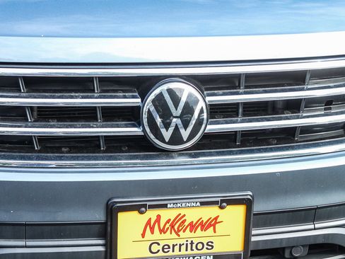 Used 2023 Volkswagen Tiguan SE FWD image 5
