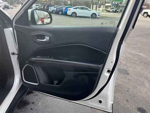 Used 2018 Jeep Compass Limited image 36