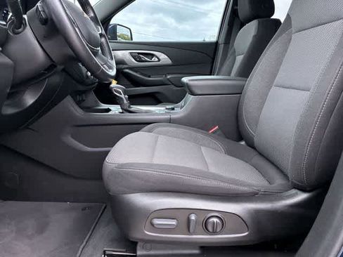 Used 2022 Chevrolet Traverse LT w/ LPO, Cargo Package FWD image 18
