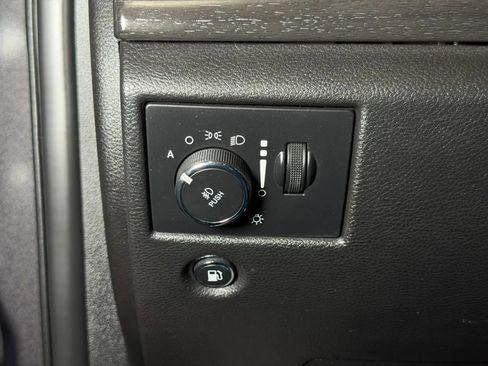 Used 2018 Jeep Grand Cherokee Altitude AWD/4WD image 28