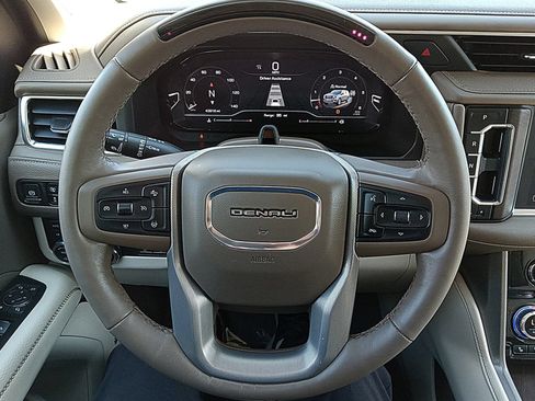 Used 2023 GMC Yukon XL Denali w/ Denali Reserve Package AWD/4WD image 13