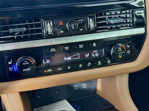 New 2026 Nissan Pathfinder Platinum image 17