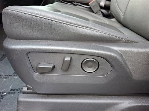 Used 2025 GMC Sierra 1500 SLT image 14