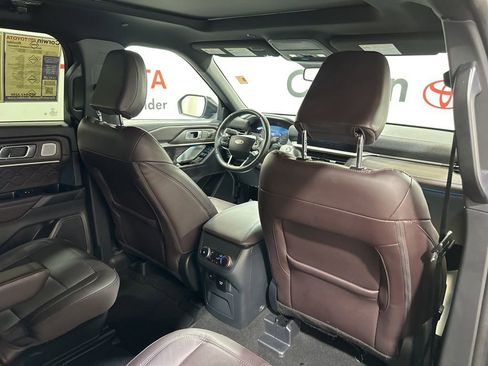 Used 2025 Ford Explorer Platinum w/ LUX Leather Package AWD/4WD image 14