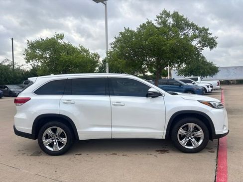 Used 2017 Toyota Highlander Limited FWD image 4
