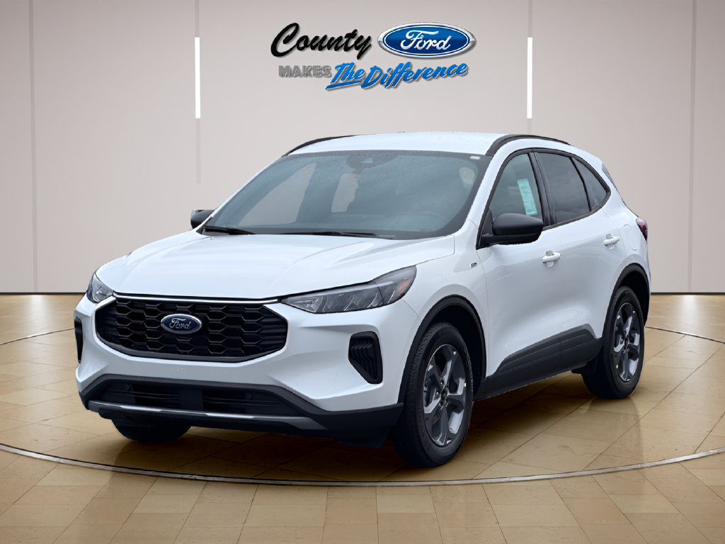 Used 2026 Ford Escape ST-Line w/ Tech Pack #1 FWD image 2